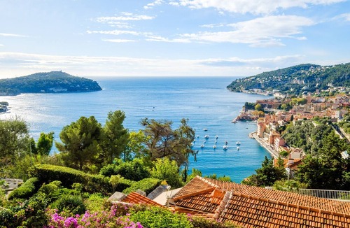Villefranche-sur-Mer Apartment | Apartment 'Résidence Le Clos Charmerade' with Sea View, Wi-Fi, and Air Conditioning