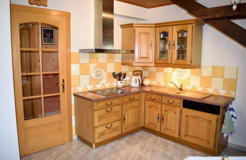 Maisonsgoutte Apartment | Apartment 'Gîte Les Collines' with Mountain View, Private Terrace and Wi-Fi