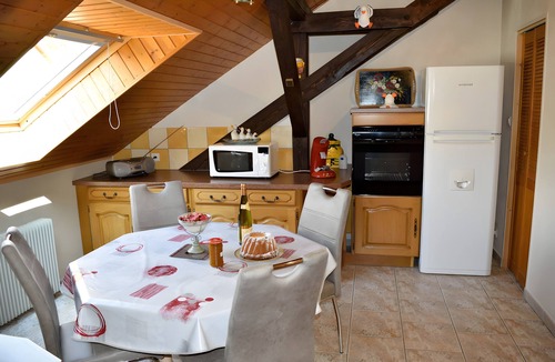 Maisonsgoutte Apartment | Apartment 'Gîte Les Collines' with Mountain View, Private Terrace and Wi-Fi
