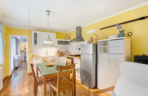 Belgirate Apartment | Apartment 'Il Giardino' with Lake View, Private Terrace and Wi-Fi