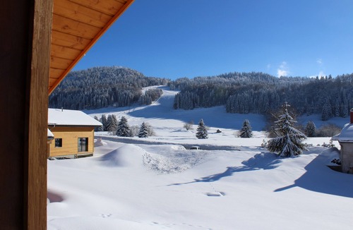 Lamoura Apartment | Apartment in a chalet in the Haut Jura, ideal for family vacations.