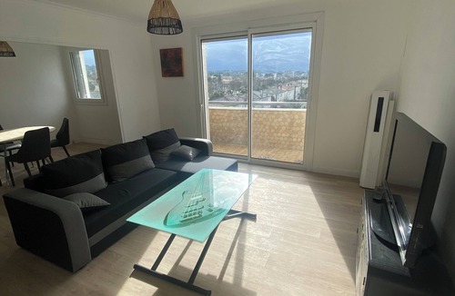 Auch Apartment | Apartment in Auch with breathtaking views of the Pyrenees