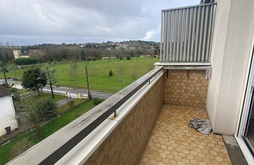 Auch Apartment | Apartment in Auch with breathtaking views of the Pyrenees