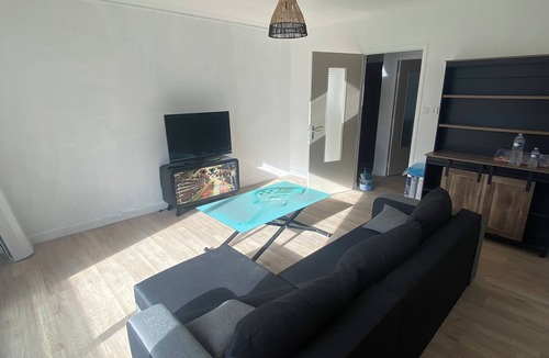 Auch Apartment | Apartment in Auch with breathtaking views of the Pyrenees