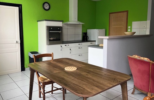 Dugny-sur-Meuse Apartment | Apartment in family home on the outskirts of Verdun