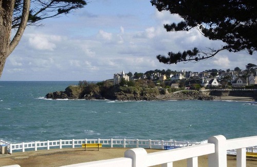 Saint-Quay-Portrieux Apartment | Apartment in St Quay near Seven Beaches
