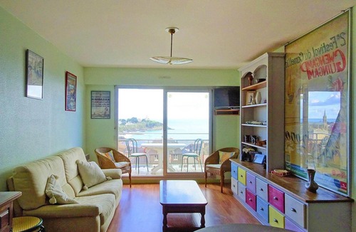 Saint-Quay-Portrieux Apartment | Apartment in St Quay near Seven Beaches