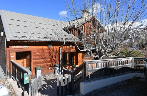 Enchastrayes Apartment | Apartment in magnificent chalet at the foot of the slopes and hiking trails