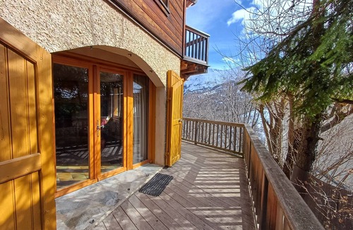 Enchastrayes Apartment | Apartment in magnificent chalet at the foot of the slopes and hiking trails