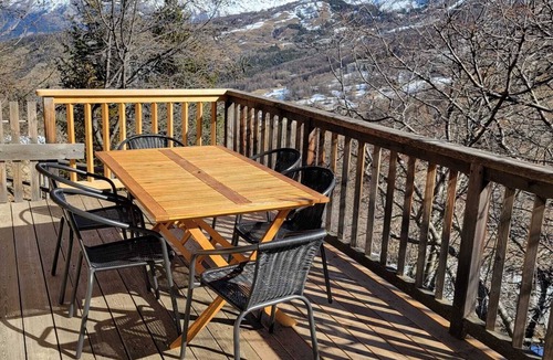 Enchastrayes Apartment | Apartment in magnificent chalet at the foot of the slopes and hiking trails
