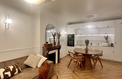 Barbatre Apartment | Apartment in the heart of the historic center-Champagne Maisons and city center