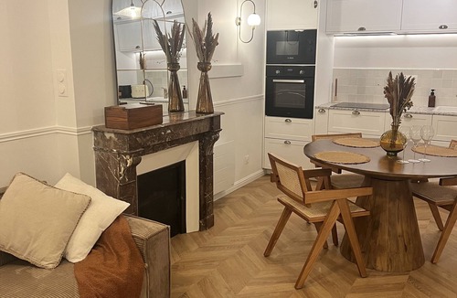 Barbatre Apartment | Apartment in the heart of the historic center-Champagne Maisons and city center
