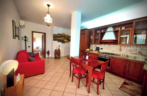 Santa Vittoria d'Alba Apartment | Apartment in Villa with garden and private parking (Langhe Roero)