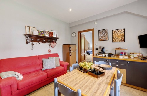 Castellinaldo Apartment | Apartment 'Aperegina' with Private Garden and Wi-Fi