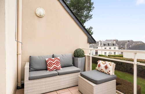 La Richardais Apartment | Apartment 'L'Escale Du Bord De Rance' with River View, Private Terrace, and Wi-Fi