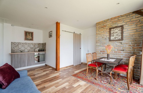 Reichstett Apartment | Apartment "L'Hirondelle" with Wi-Fi and Air Conditioning