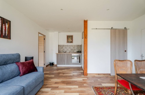 Reichstett Apartment | Apartment "L'Hirondelle" with Wi-Fi and Air Conditioning