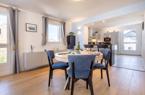 Concarneau Apartment | Apartment L'instant Suspendu – 2 Private Terraces and Wi-Fi