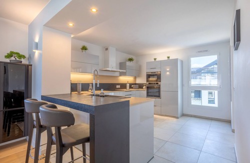 Concarneau Apartment | Apartment L'instant Suspendu – 2 Private Terraces and Wi-Fi