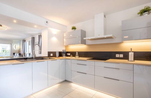 Concarneau Apartment | Apartment L'instant Suspendu – 2 Private Terraces and Wi-Fi