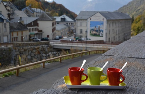 Sers Apartment | Apartment 'Le Bois De Marie' with Mountain View, Private Terrace and Wi-Fi