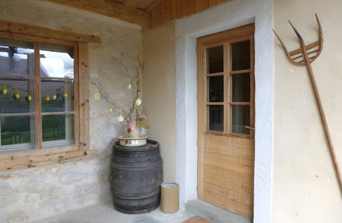 Les Hopitaux-Vieux Apartment | Apartment Le Mont d’Or – La Grange, Traditional Farmhouse Retreat