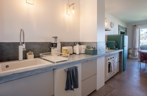 Port Grimaud Apartment | Apartment "Le Topaze" with Sea View, Balcony & Wi-Fi