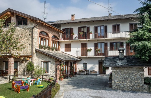 Roccabruna Apartment | Apartment 'Locanda Ca Bianca - Mini Suite' in Valle Mair with Mountain View