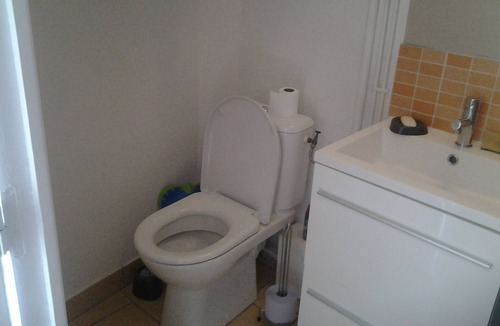 Le Bouillon Apartment | Apartment located in a street adjacent to the Port de la Houle