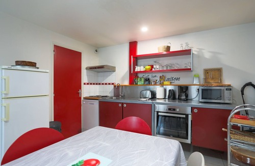 Hillion Apartment | Apartment 'Logement Coquelicot - 6 Personnes' with Private Terrace and Wi-Fi