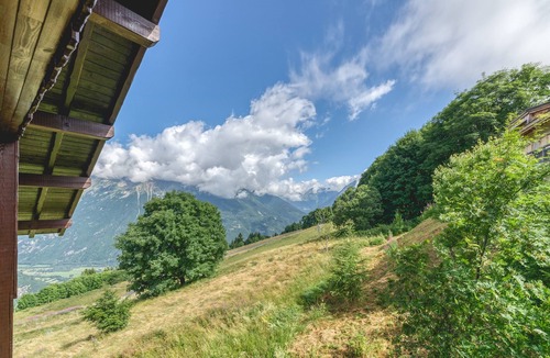 Villard-Reculas Apartment | Apartment 'Meije 4 Chaleureux' with Mountain View, Balcony and Wi-Fi