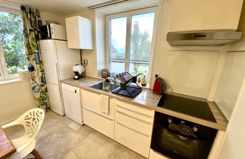 Cernay-les-Reims Apartment | Apartment-Panoramic-Ensuite with Shower-Countryside view