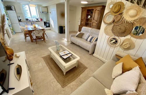 Cernay-les-Reims Apartment | Apartment-Panoramic-Ensuite with Shower-Countryside view
