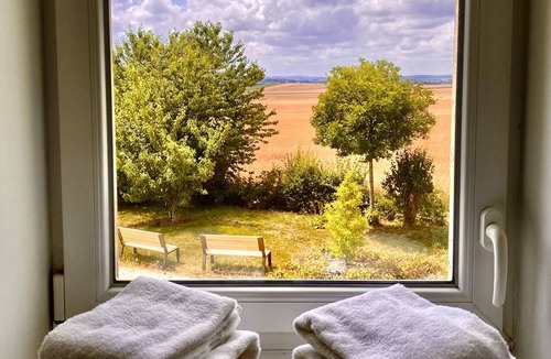 Cernay-les-Reims Apartment | Apartment-Panoramic-Ensuite with Shower-Countryside view
