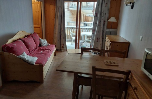 Orcieres-Merlette Apartment | Apartment 'Pieds Des Pistes' with Mountain View, Private Terrace and Wi-Fi