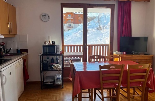 Puy-Saint-Vincent Apartment | Apartment Puy st Vincent 1800, 35 m2, 3 rooms, sleeps 6, covered swimming pool