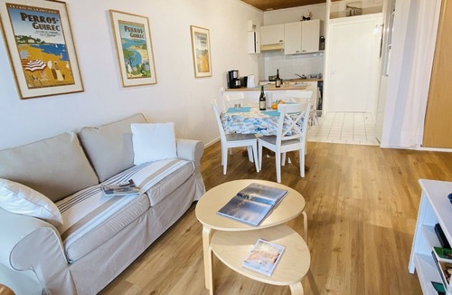 Perros-Guirec Apartment | Apartment/sea view/beach 100m/private parking.