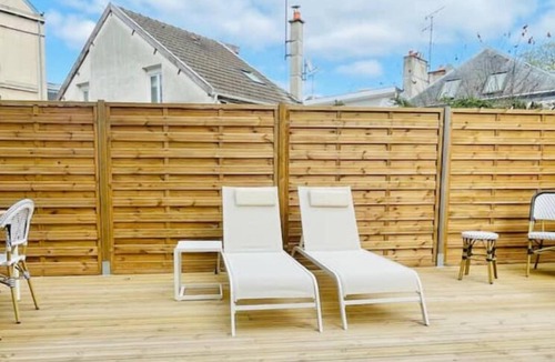 Reims City Centre Apartment | Apartment terrace cathedral view city center