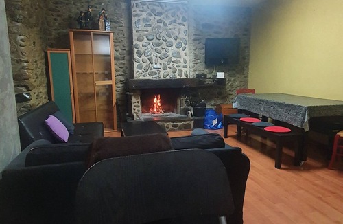 Escouloubre-les-bains Apartment | Apartment with fireplace 200 meters from Puigcerda