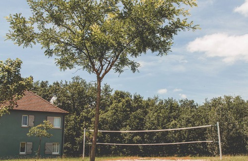 Prayssac Apartment | Apartment with Seasonal Pool and WIFI in the Lot