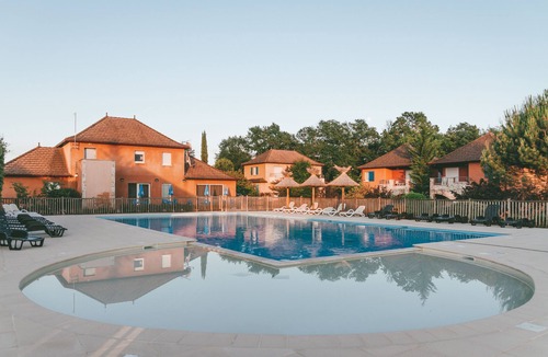 Prayssac Apartment | Apartment with Seasonal Pool and WIFI in the Lot