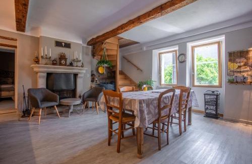 Valderoure Apartment | Appart Authentique et Confortable