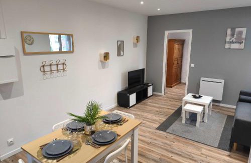 Charleville-Mezieres Apartment | Appart budget avec parking au centre-ville