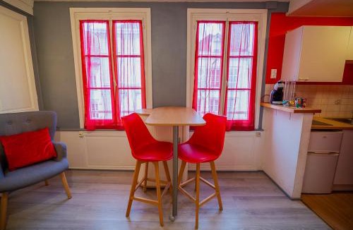 Old Town Apartment | APPART dans HYPER CENTRE (GARE/WIFI/PARKING)