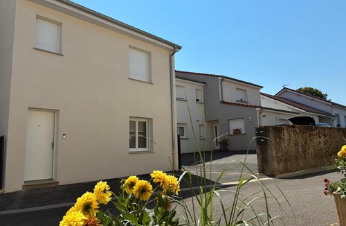 Sainte-Marie-aux-Chenes Apartment | Appart orange 25 m2 neuf RDC