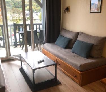 Saint-Lary-Soulan Apartment | Appartement à Saint Lary Soulan, 4-5 pers, à 150m des télécabines et du village avec piscine