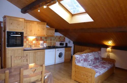 Champagny-en-Vanoise Apartment | Appartement 2 pièces avec parking, proche commerces et télécabine - FR-1-464-146