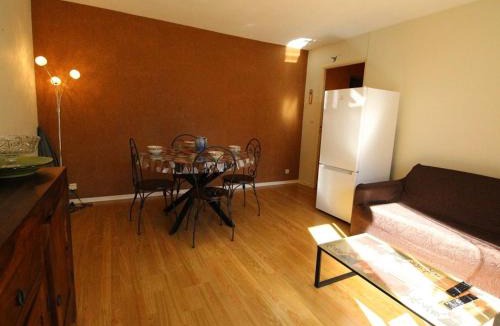 Bagneres-de-Luchon Apartment | Appartement 2 pièces cabine avec balcon, parking, animaux admis, Wi-Fi - FR-1-313-195