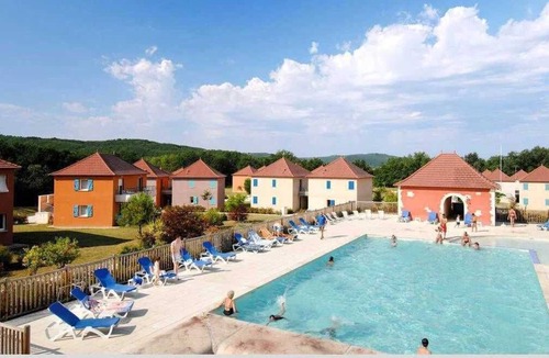 Prayssac Apartment | Appartement 3 étoiles - Piscine - eega0c