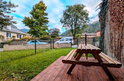Bielle Apartment | Appartement 3 personnes en vallée d'Ossau, piscine et jardin